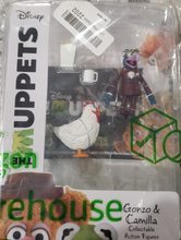 Load image into Gallery viewer, Diamond Select Toys The Muppets: Gonzo &amp; Camilla Multi-Pack Action Figure
