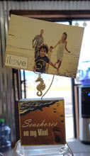 Load image into Gallery viewer, Photo Block Clip with Seahorse Charm &amp; "Seashores on my mind" Wood Grain
