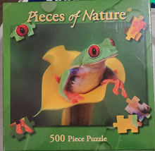 Load image into Gallery viewer, Planet Zoo Peekaboo Frog Jigsaw Puzzle 500pc
